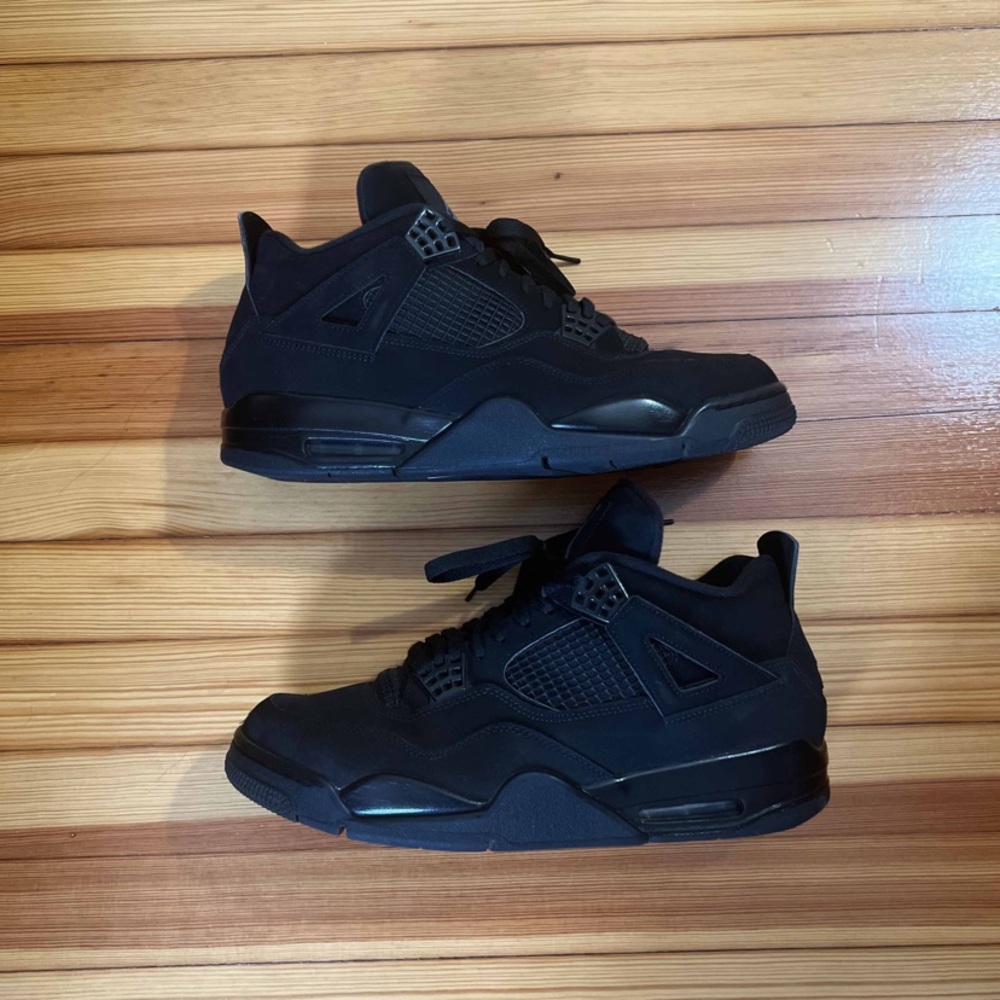 Black Cat Jordan 4